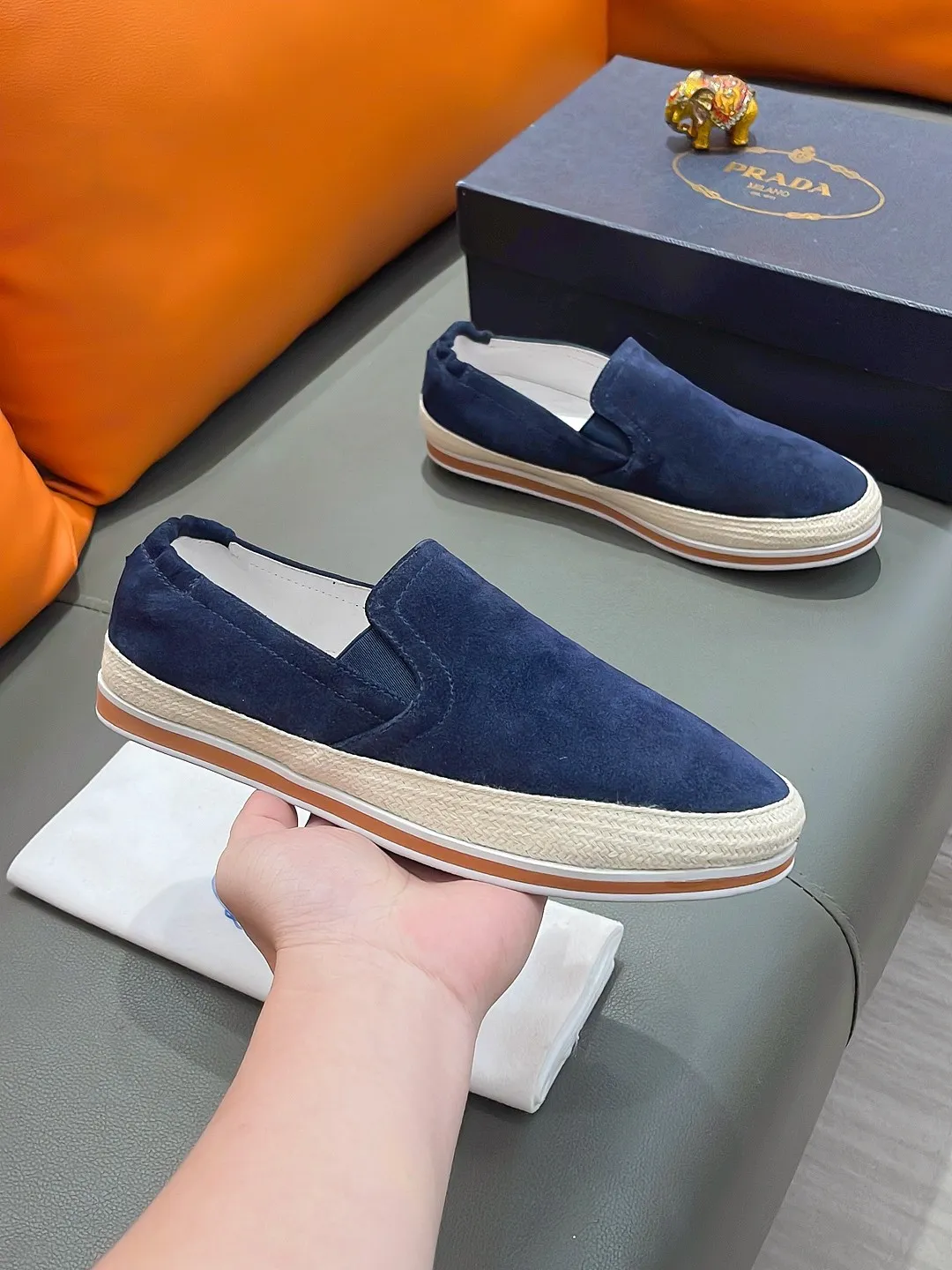 Men's shoes PRADA "Prada" P400 Regular size: 38-44 (slip-on shoes) Product materials: Selected cowhide upper, soft sheepskin foot pads, original factory special outsole.